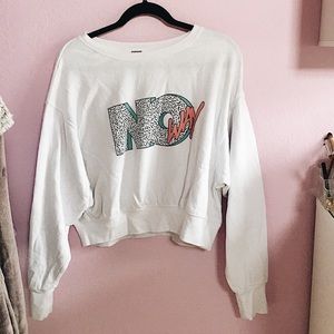 90’s style Cropped Crewneck 🦋